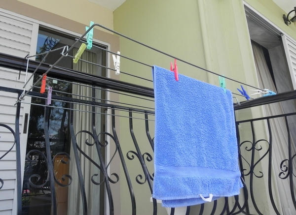 Balcony laundry drying rack - In use